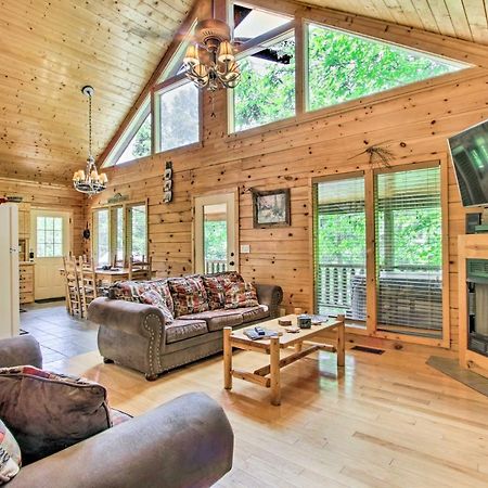 Cabin With Hot Tub And Deck About 12 Mi To Pigeon Forge! Sevierville Dış mekan fotoğraf