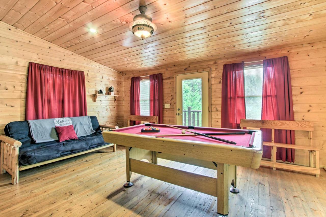 Cabin With Hot Tub And Deck About 12 Mi To Pigeon Forge! Sevierville Dış mekan fotoğraf
