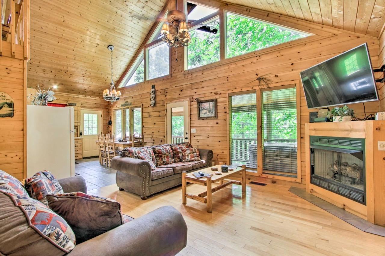 Cabin With Hot Tub And Deck About 12 Mi To Pigeon Forge! Sevierville Dış mekan fotoğraf