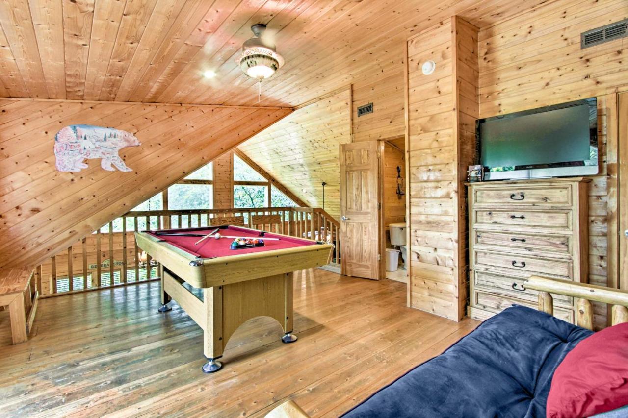 Cabin With Hot Tub And Deck About 12 Mi To Pigeon Forge! Sevierville Dış mekan fotoğraf