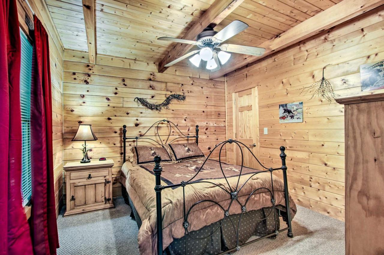 Cabin With Hot Tub And Deck About 12 Mi To Pigeon Forge! Sevierville Dış mekan fotoğraf