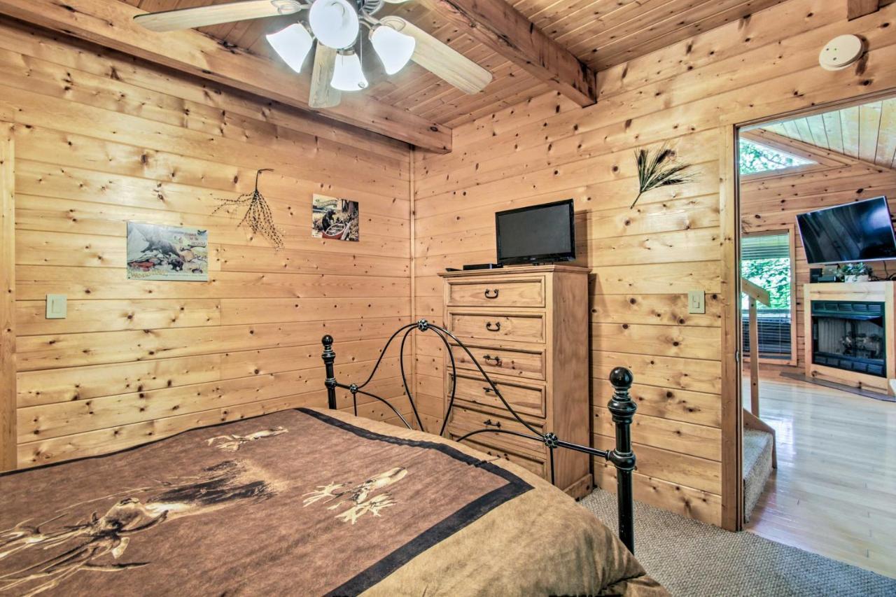Cabin With Hot Tub And Deck About 12 Mi To Pigeon Forge! Sevierville Dış mekan fotoğraf
