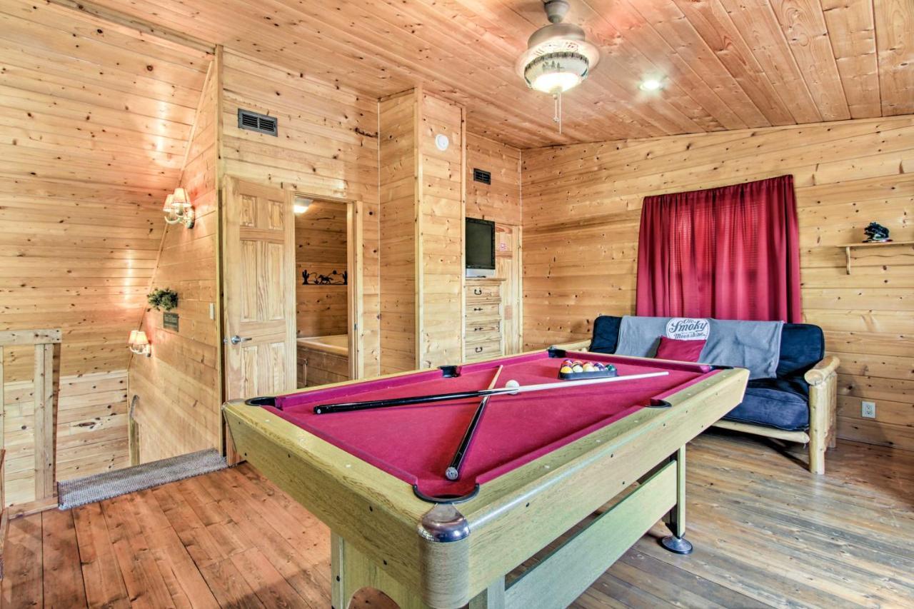 Cabin With Hot Tub And Deck About 12 Mi To Pigeon Forge! Sevierville Dış mekan fotoğraf