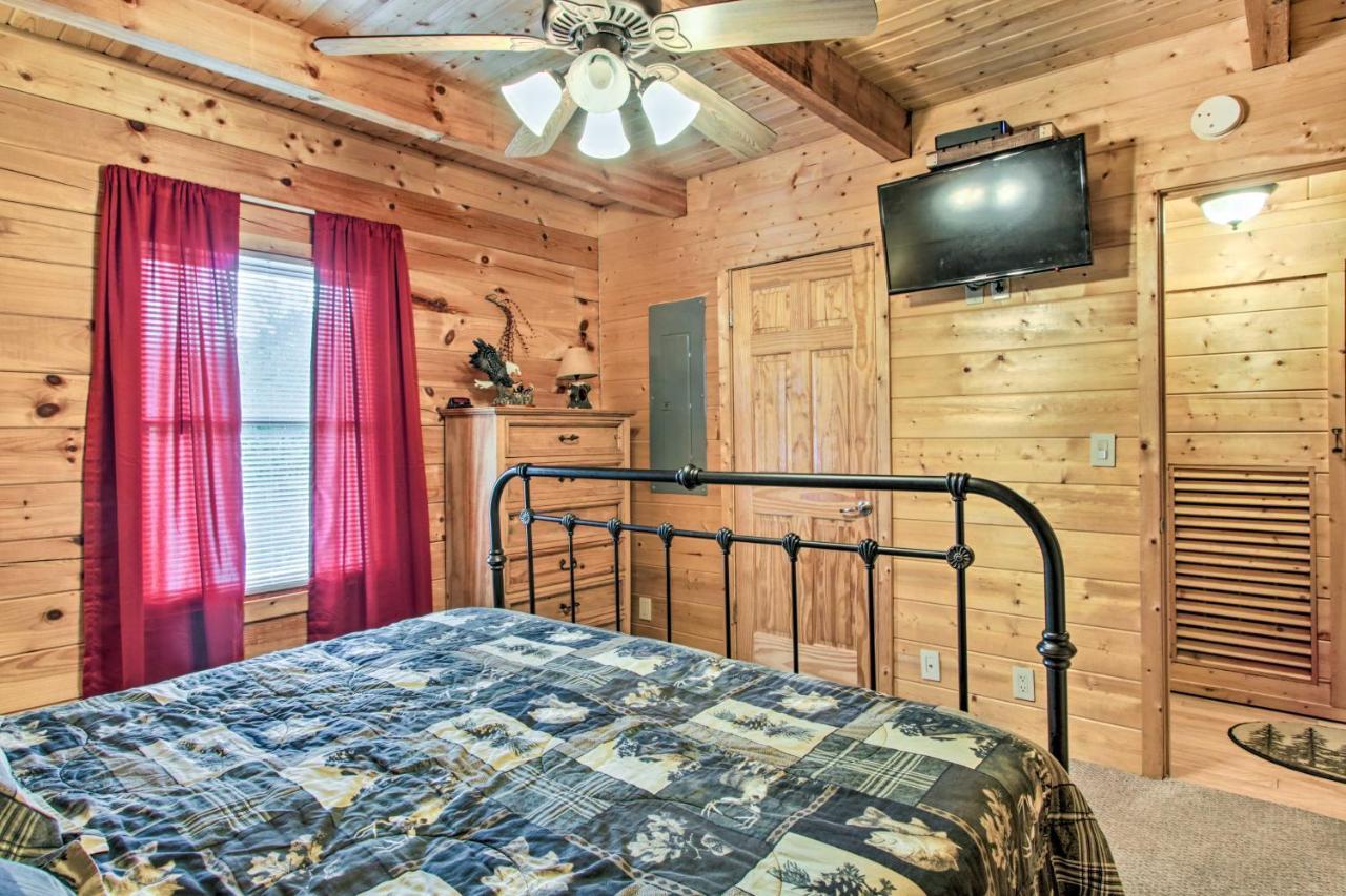 Cabin With Hot Tub And Deck About 12 Mi To Pigeon Forge! Sevierville Dış mekan fotoğraf