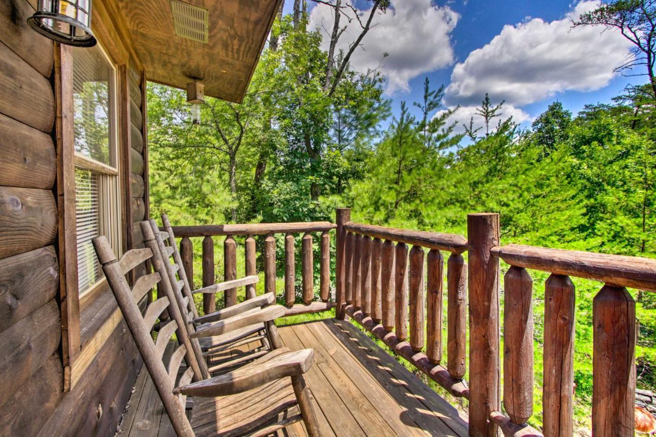 Cabin With Hot Tub And Deck About 12 Mi To Pigeon Forge! Sevierville Dış mekan fotoğraf
