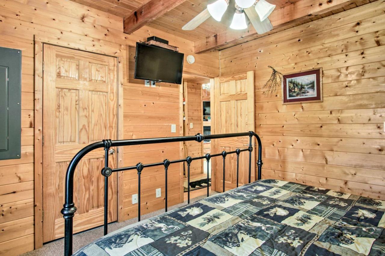 Cabin With Hot Tub And Deck About 12 Mi To Pigeon Forge! Sevierville Dış mekan fotoğraf