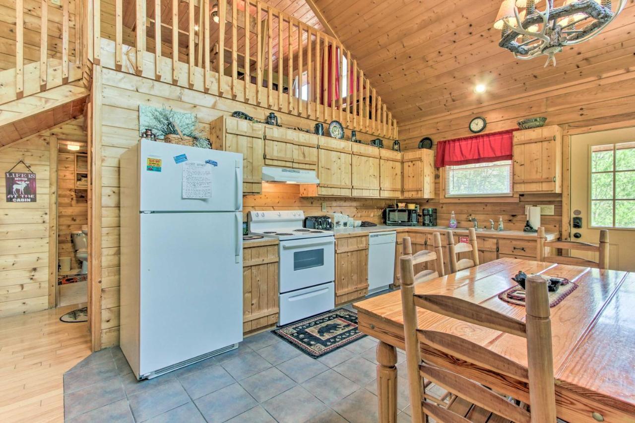 Cabin With Hot Tub And Deck About 12 Mi To Pigeon Forge! Sevierville Dış mekan fotoğraf